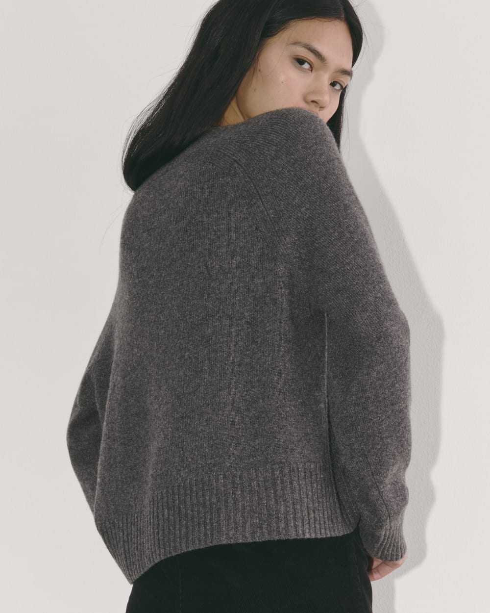 Alternative view of The Boxy Crew In Cashmere | Heather Charcoal