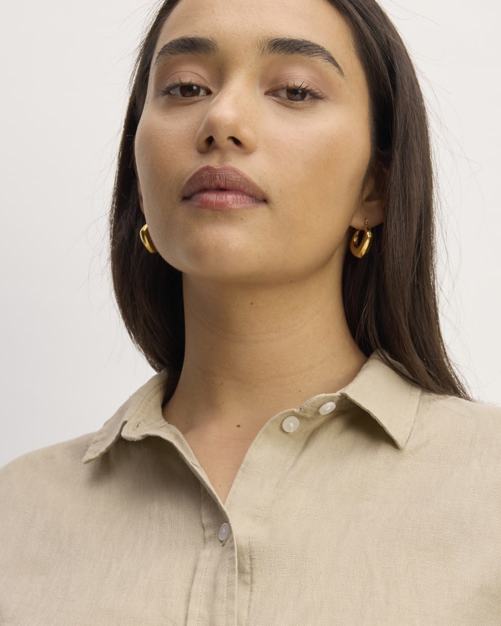 The Must-Have Shirt In Linen | Trench Coat Khaki - Image 4