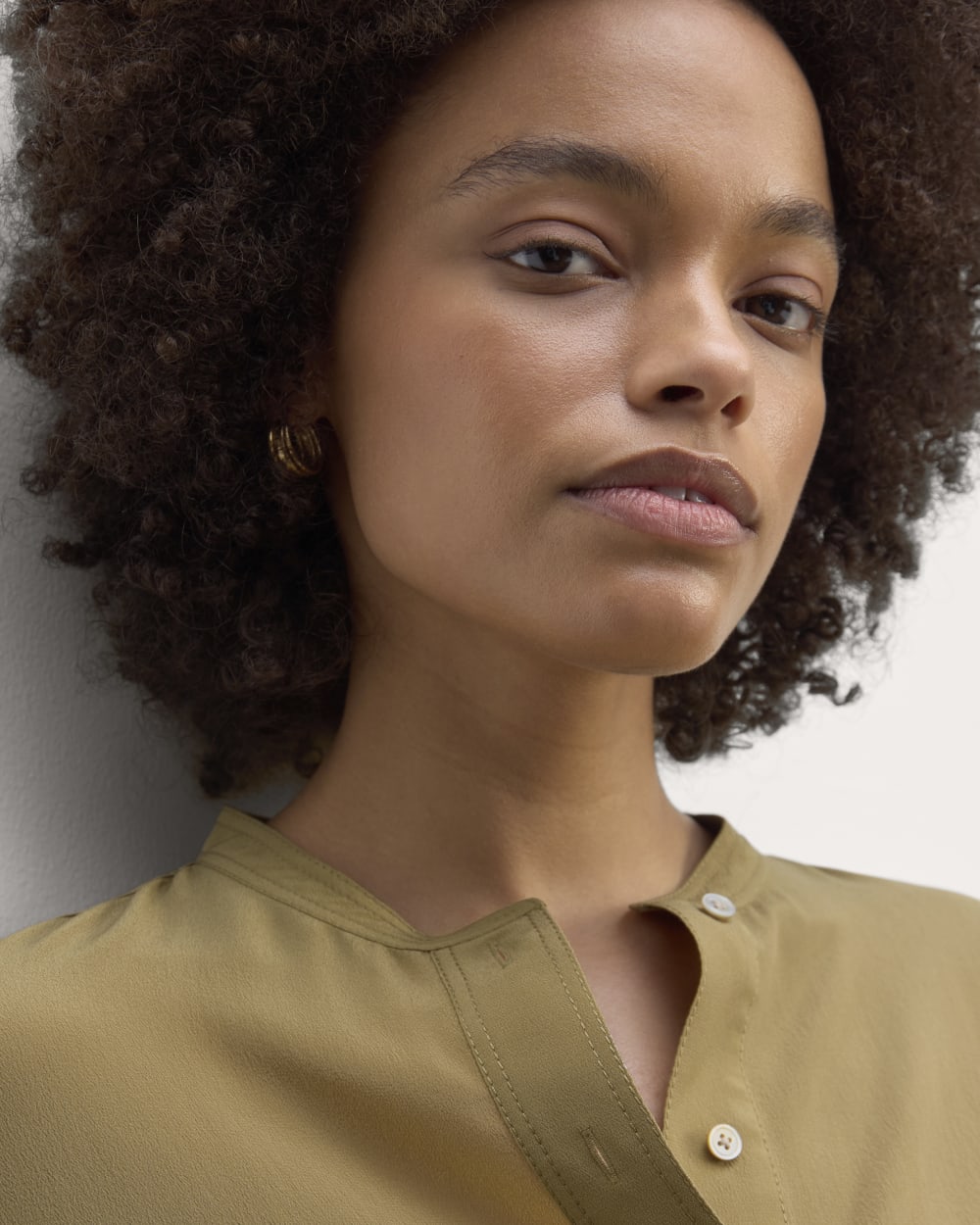 The Henley Shirt In Washable Silk | Fennel Seed - Image 4