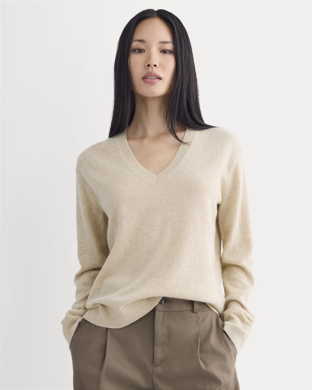 The Classic V In Cashmere | Heather Light Camel