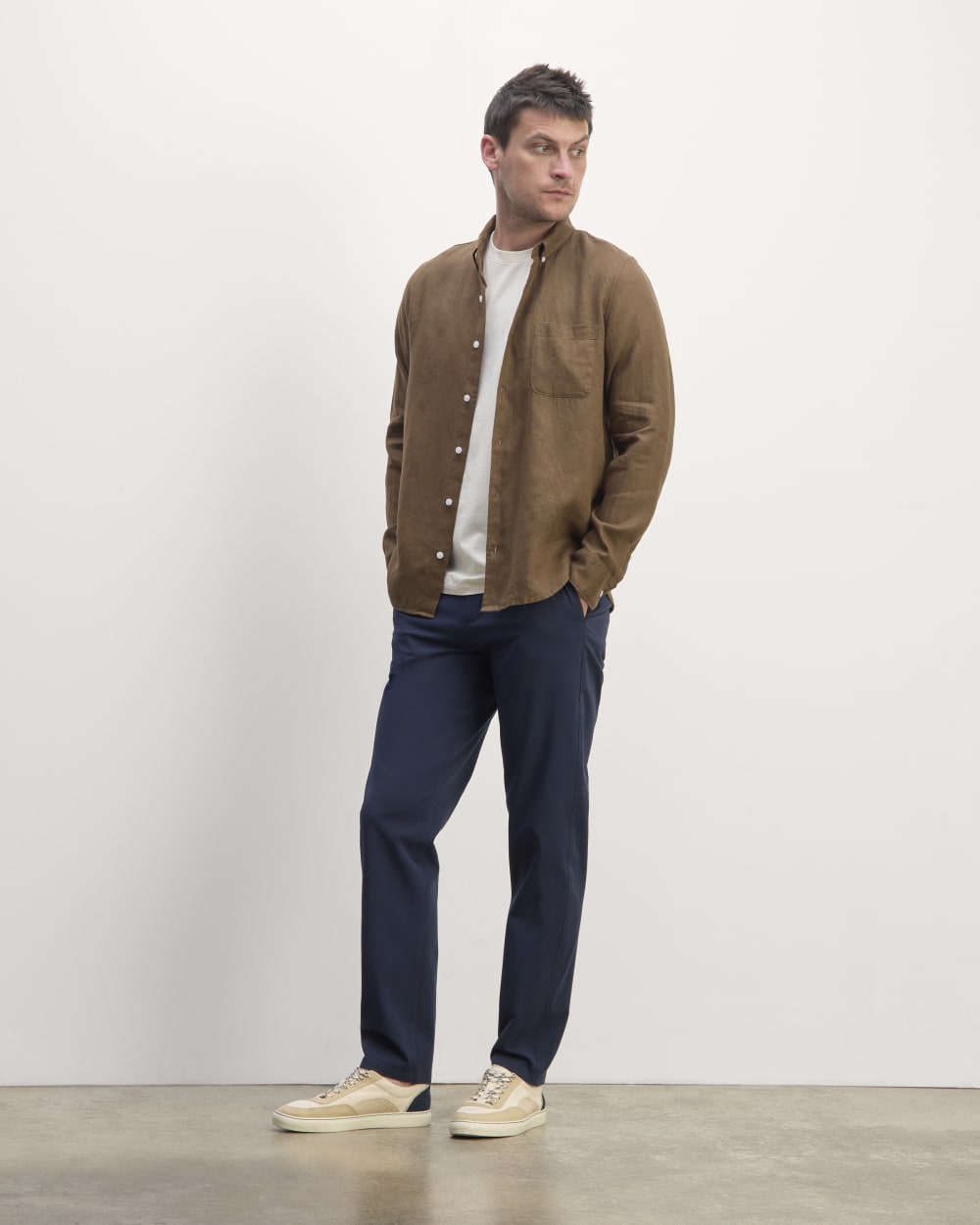 The Classic Shirt In Linen | Cocoa - Image 2
