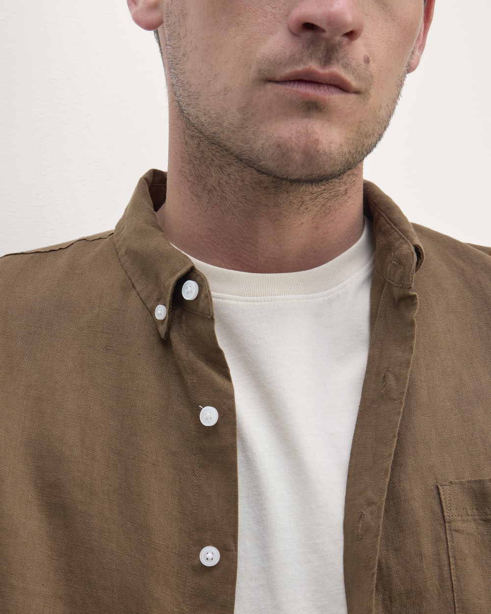 The Classic Shirt In Linen | Cocoa - Image 3
